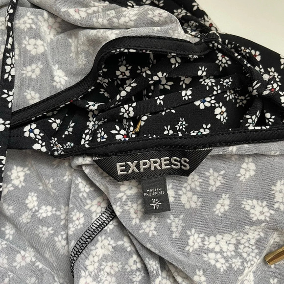Express Black & White Ditsy Floral Print Cutout Cropped Jumpsuit Xsmall Women’s - Picture 12 of 13